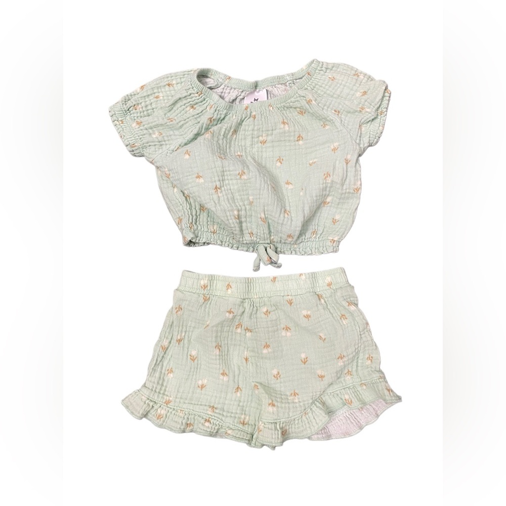 Toddler Girls’ Member’s Mark 2-Piece Playwear Set with Cropped Top and Shorts